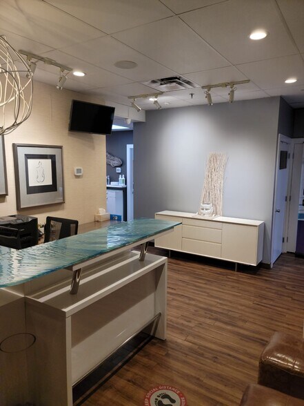 14885 60 Av, Surrey, BC à vendre - Photo de l’immeuble – Image 2 sur 5
