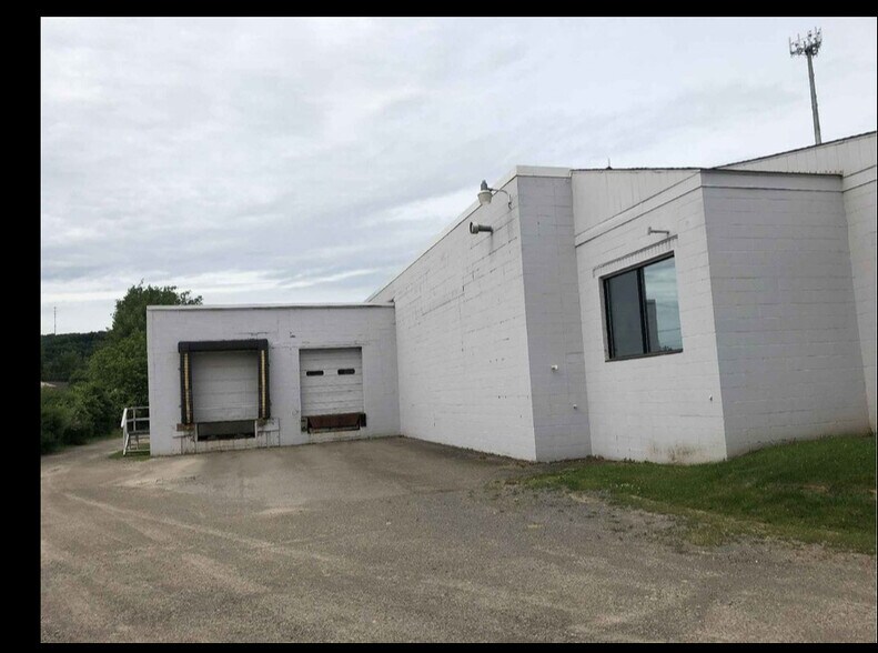 2251 Constitution Ave, Olean, NY à vendre - Photo de l’immeuble – Image 2 sur 8