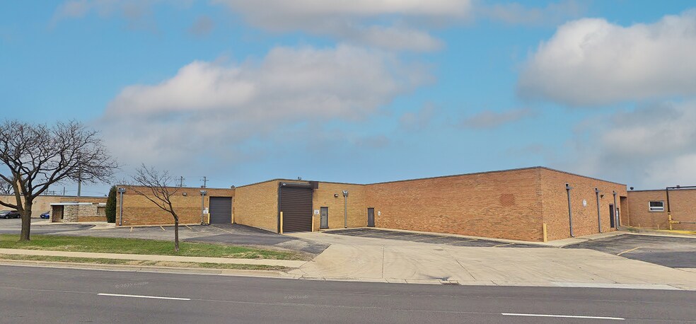 3951 & 3955 25th Ave & 9715 Soreng Ave portefeuille de 3 biens à vendre sur LoopNet.fr - Photo de l’immeuble – Image 1 sur 4