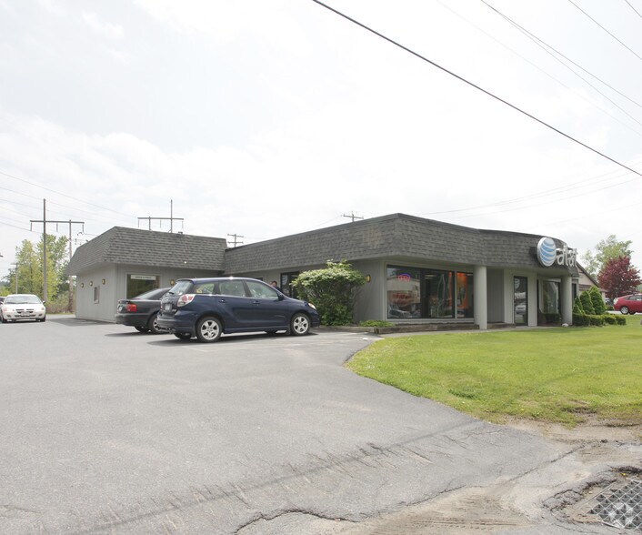 74 Quaker Rd, Queensbury, NY à louer - Photo principale – Image 1 sur 2
