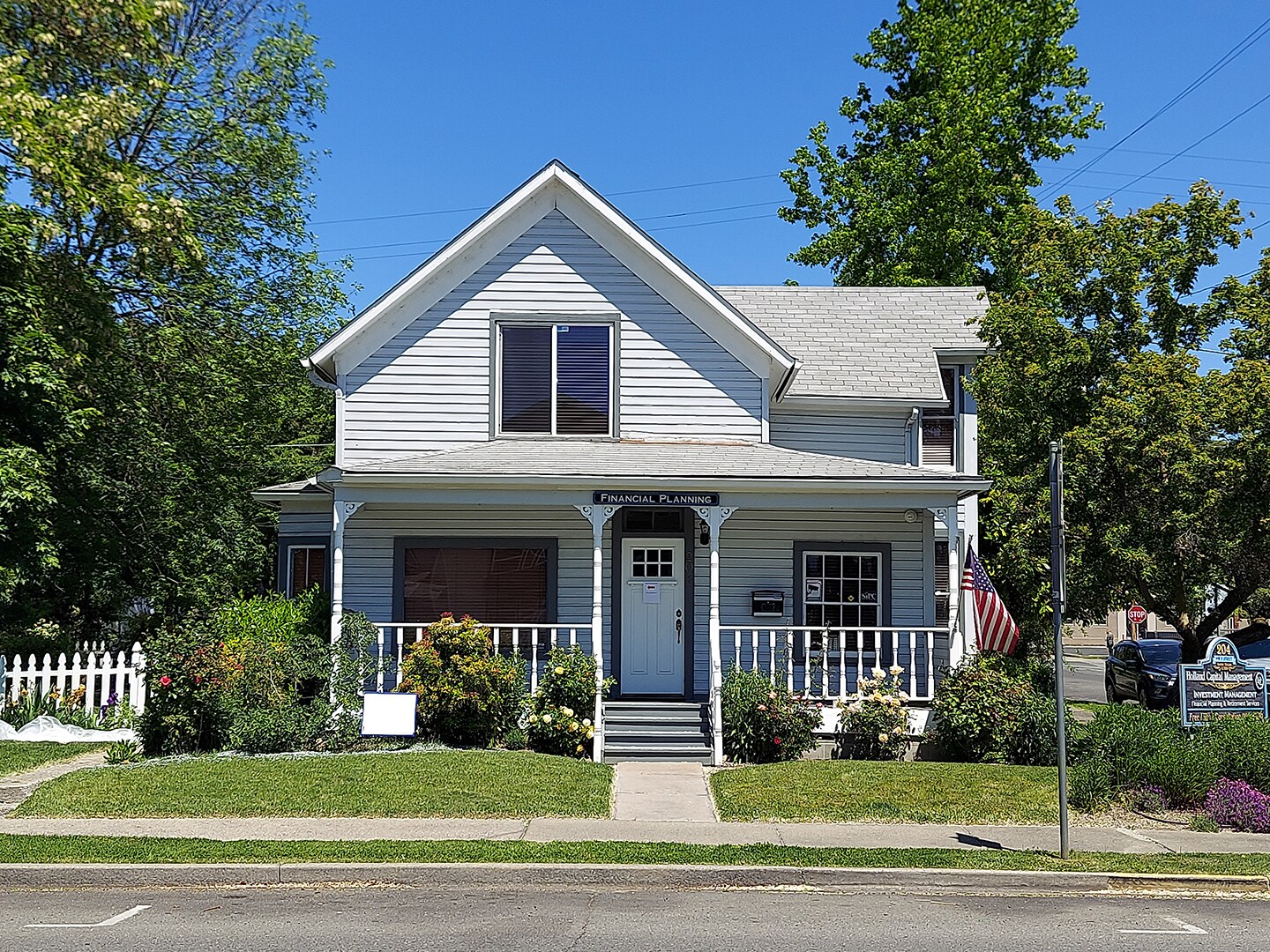 204 NW E St, Grants Pass, OR à vendre Photo principale– Image 1 sur 20