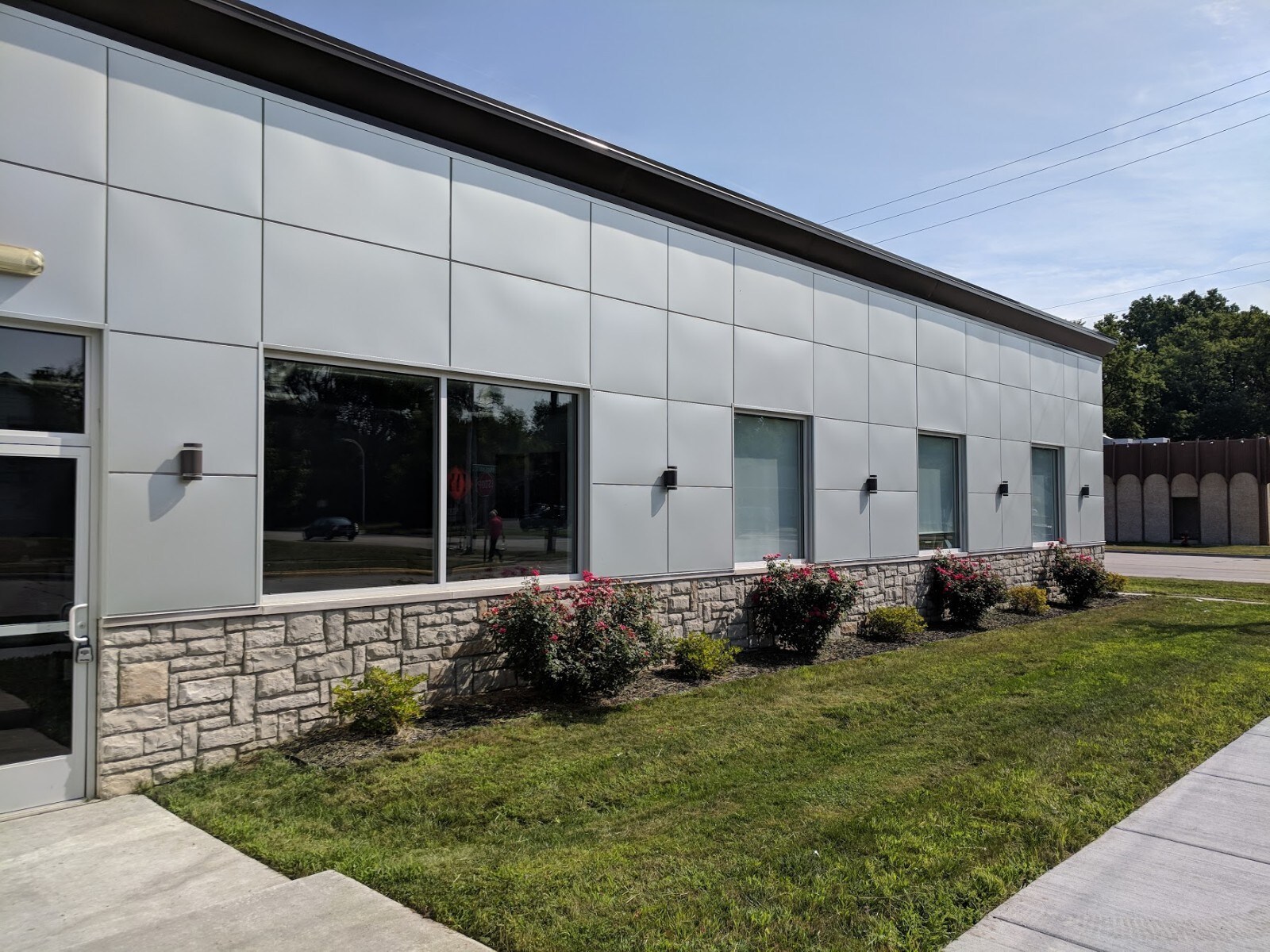 642 S Main St, Clawson, MI à louer Photo principale– Image 1 sur 12