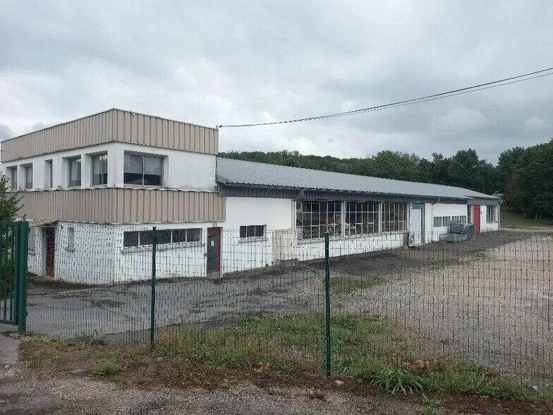 Local d’activités dans Pirey à louer - Photo de l’immeuble – Image 1 sur 5