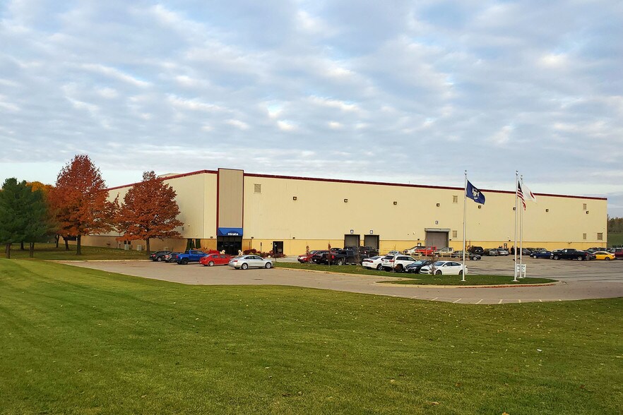 30165 S Hill Rd, New Hudson, MI à louer - Photo de l’immeuble – Image 1 sur 8