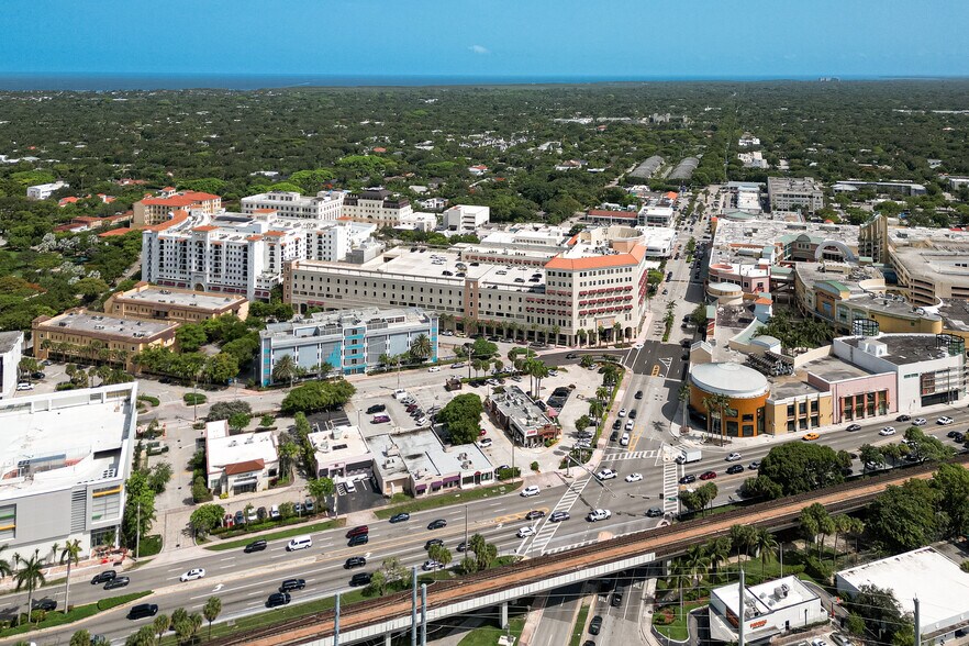 6705 S Red Rd, Coral Gables, FL à louer - Photo de l’immeuble – Image 3 sur 43