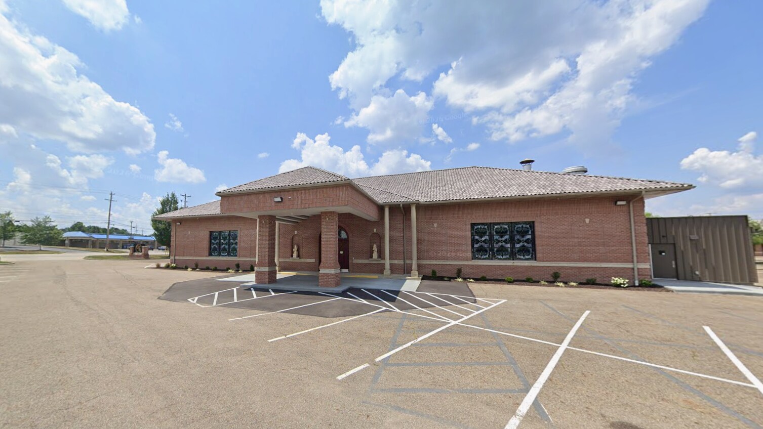 4715 Hills and Dales Rd NW, Canton, OH à vendre Photo de l’immeuble– Image 1 sur 15