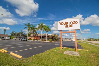 Plus de détails pour 4400 Hancock Bridge Pky, North Fort Myers, FL - Local commercial à vendre