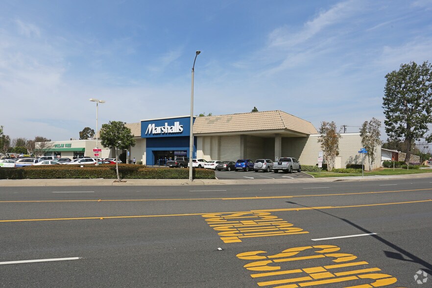 1405-1449 W Chapman Ave, Orange, CA à louer - Photo de l’immeuble – Image 3 sur 6