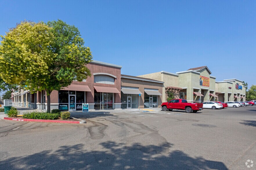 261 Spreckels Dr, Manteca, CA à louer - Photo de l’immeuble – Image 3 sur 6