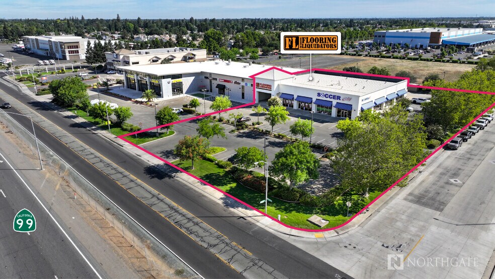 10299 E Stockton Blvd, Elk Grove, CA à vendre - Photo de l’immeuble – Image 2 sur 7