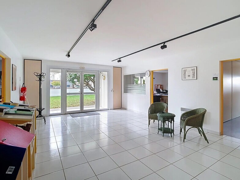 Local d'activités dans Fontenilles à vendre - Photo de l’immeuble – Image 1 sur 14