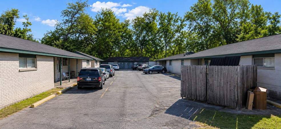 6912 Hirsch Rd, Houston, TX à vendre - Photo de l’immeuble – Image 3 sur 6