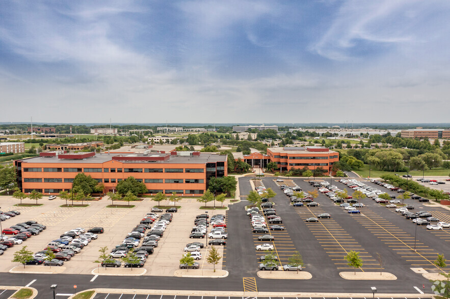 2500 Westfield Dr, Elgin, IL à louer - Aérien – Image 3 sur 4