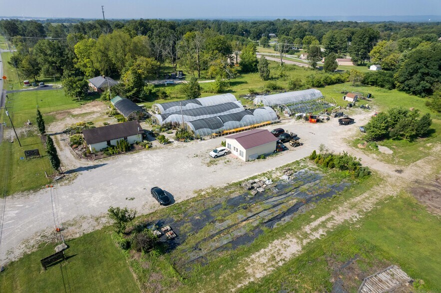 8911 Highway 62, Charlestown, IN à vendre - Photo de l’immeuble – Image 2 sur 22
