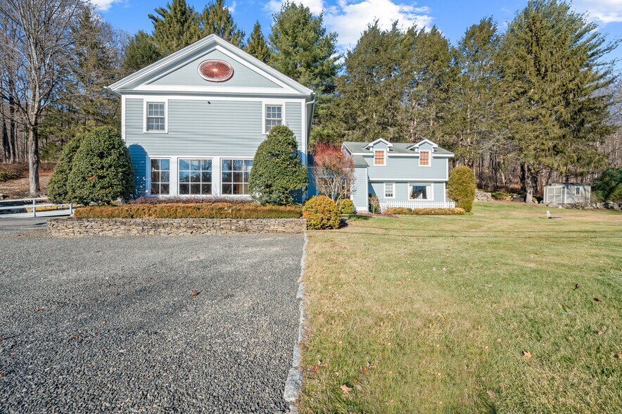 262 New Milford Tpke, New Preston Marble Dale, CT à vendre - Photo de l’immeuble – Image 2 sur 40