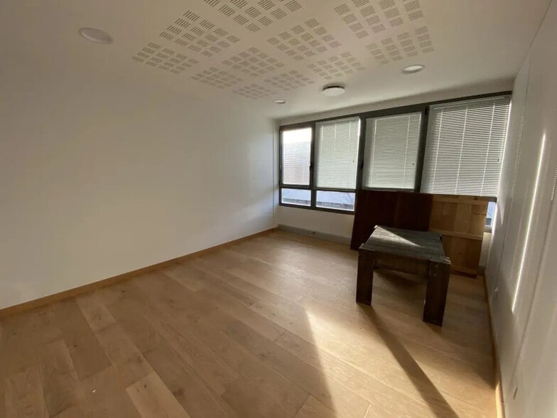 Bureau dans Saint-Grégoire à louer - Photo intérieure – Image 3 sur 6