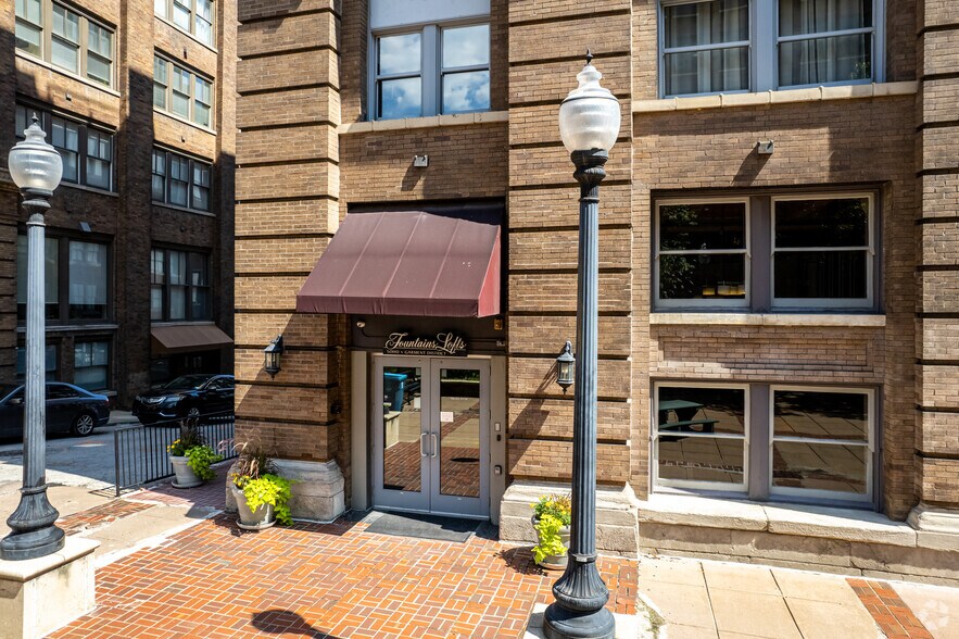 408 W 8th St, Kansas City, MO à louer - Photo de l’immeuble – Image 2 sur 10