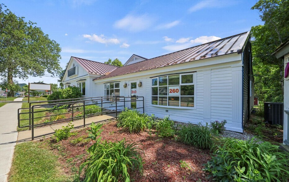 260 Stockbridge Rd, Great Barrington, MA à louer - Photo de l’immeuble – Image 3 sur 12