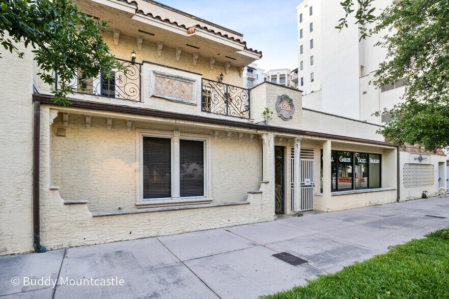 4551 Ponce De Leon Blvd, Coral Gables, FL à louer - Photo de l’immeuble – Image 1 sur 21