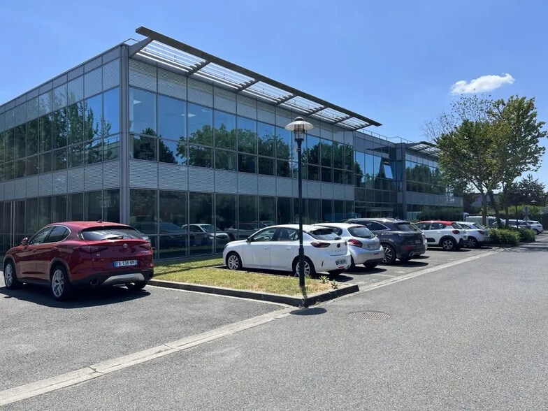 165 Avenue Du Bois De La Pie, Roissy-en-France à louer - Photo de l’immeuble – Image 3 sur 17