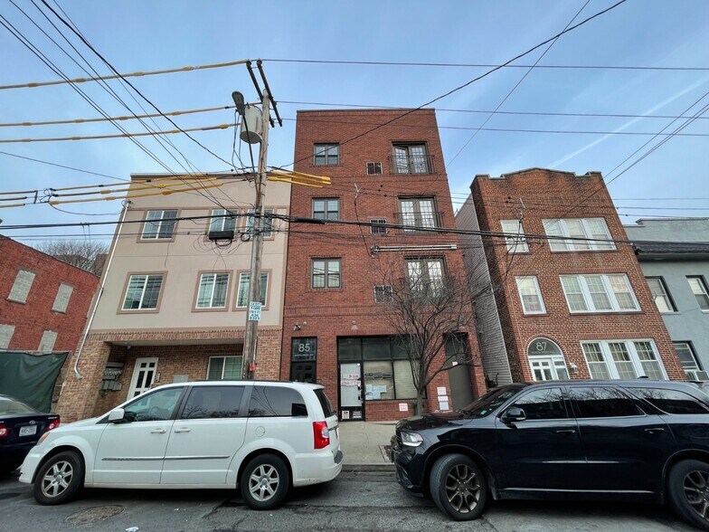 85 Montgomery Ave, Staten Island, NY à vendre - Photo de l’immeuble – Image 3 sur 10