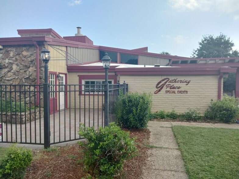 2135 Democrat Rd, Memphis, TN à vendre - Photo de l’immeuble – Image 2 sur 9