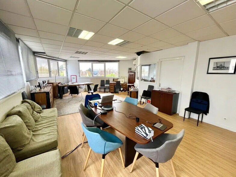 Bureau dans Chatou à vendre - Photo de l’immeuble – Image 2 sur 11