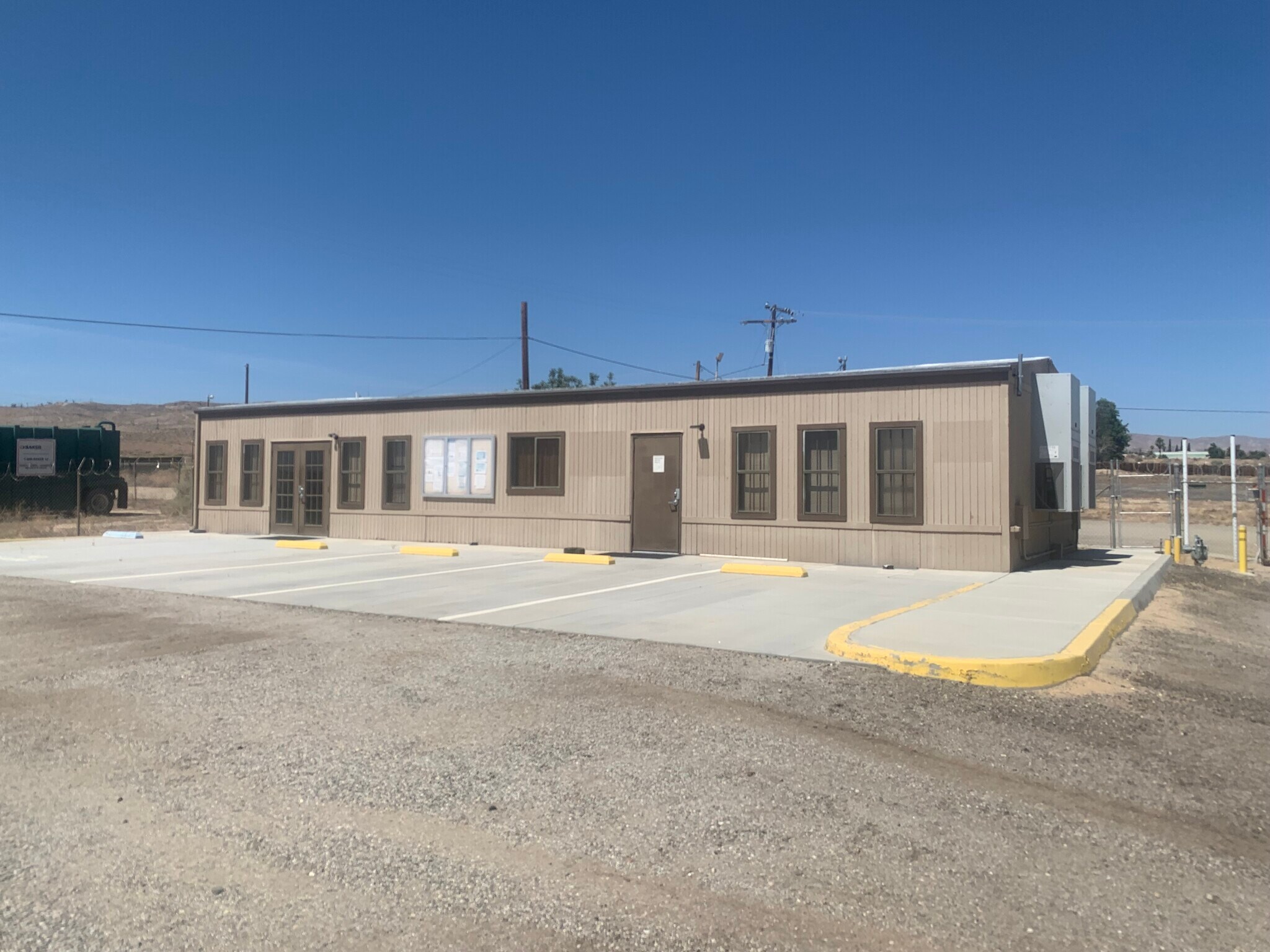 330 Industrial Way, Taft, CA à louer Photo de l’immeuble– Image 1 sur 14