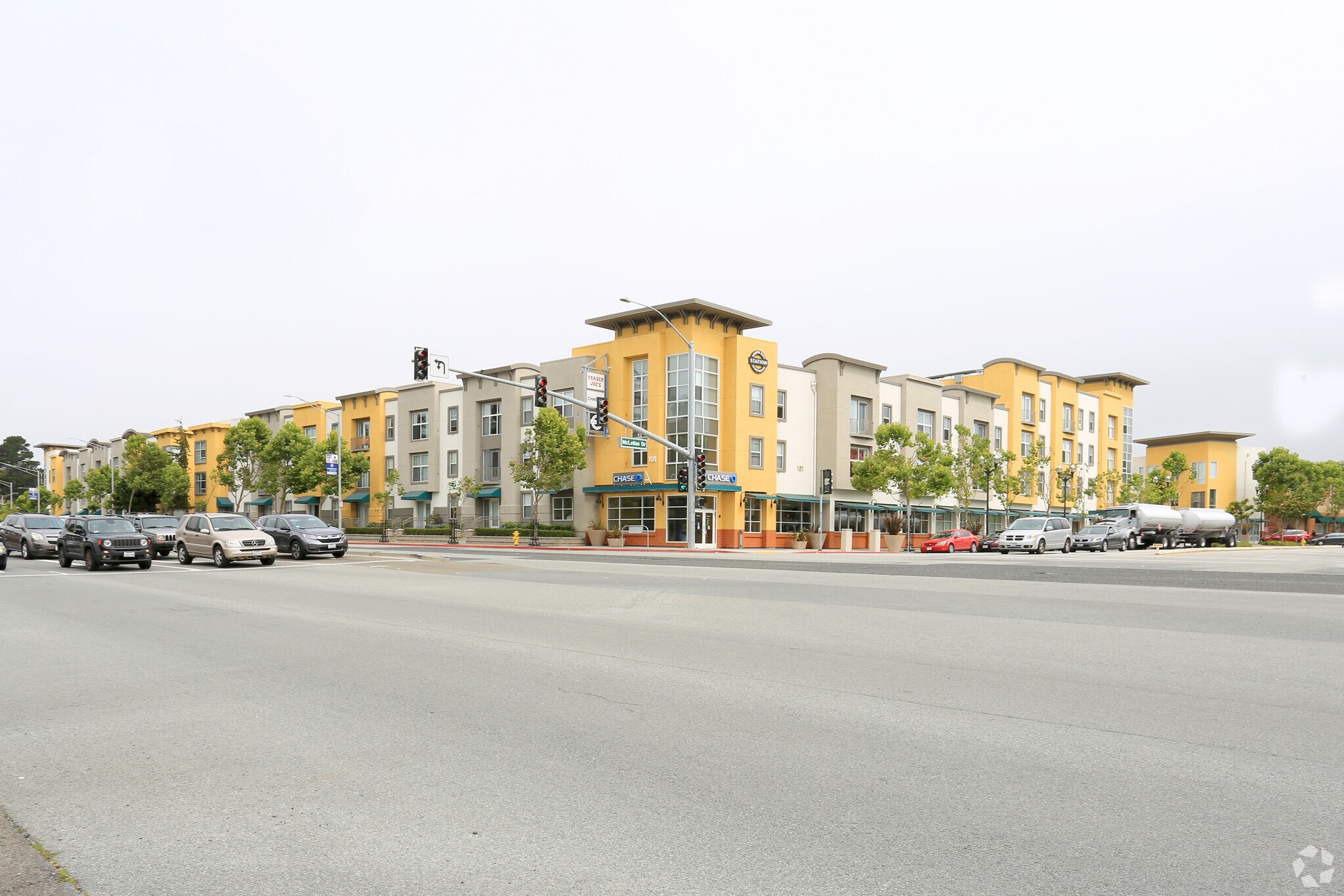 101 McLellan Dr, South San Francisco, CA à louer Photo de l’immeuble– Image 1 sur 24