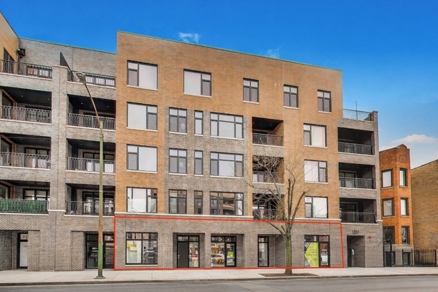 1319 N Western Ave, Chicago, IL à vendre - Photo principale – Image 1 sur 11