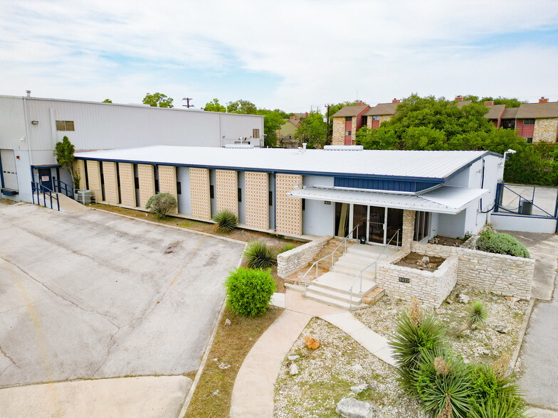 5423 Jackwood Dr, San Antonio, TX à louer - Photo de l’immeuble – Image 3 sur 18
