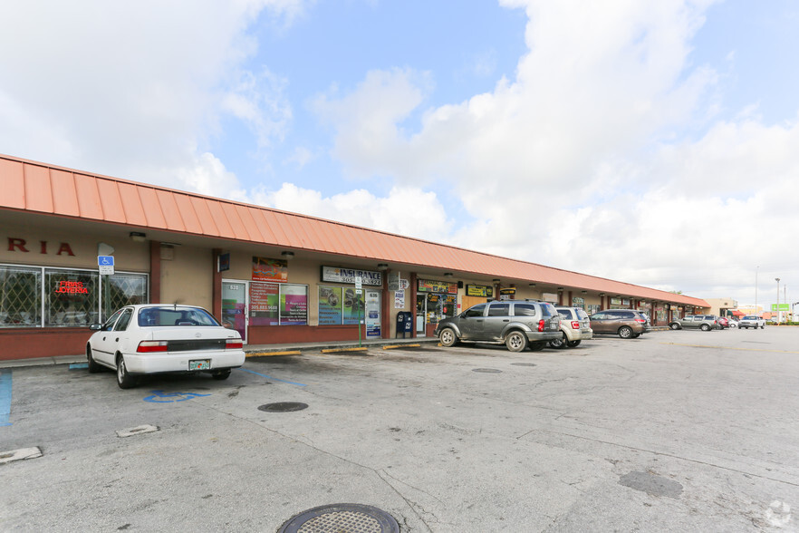 600-650 E 9th St, Hialeah, FL à louer - Photo de l’immeuble – Image 2 sur 6