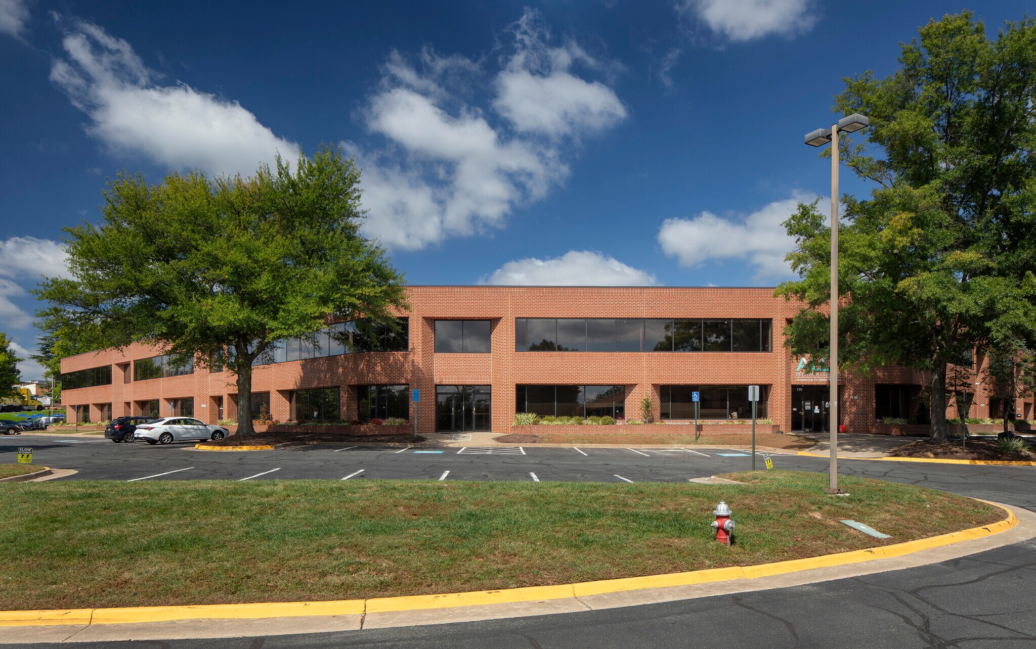 7420 Fullerton Rd, Springfield, VA à louer Photo de l’immeuble– Image 1 sur 8