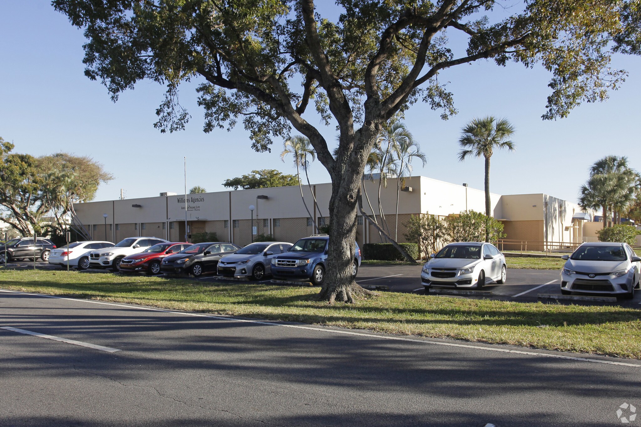 2800 Gateway Dr, Pompano Beach, FL à louer Photo principale– Image 1 sur 32