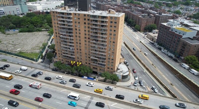 92-29 Queens Blvd, Rego Park, NY à louer Aérien– Image 2 sur 41