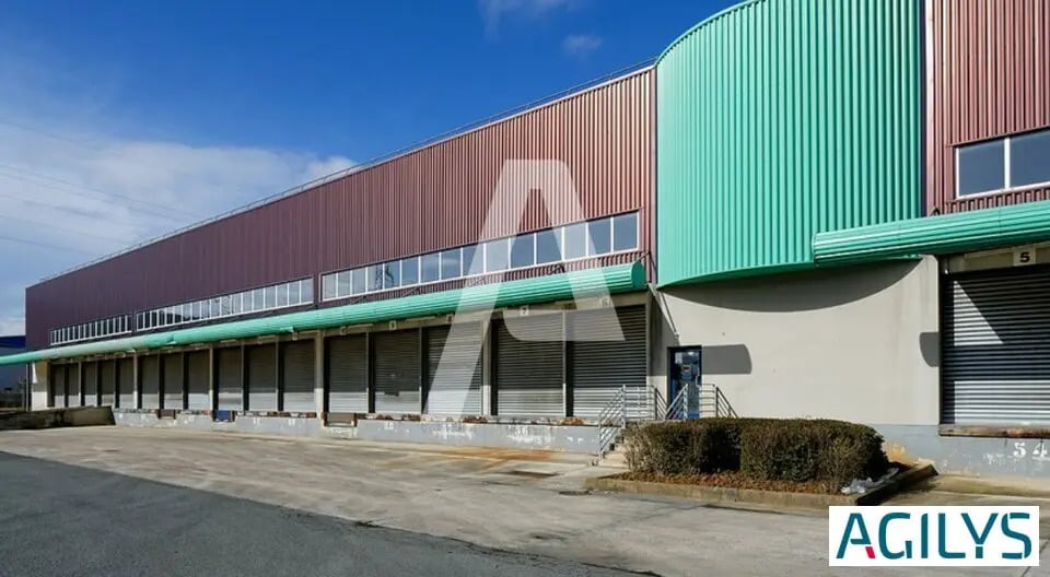 Local d’activités dans Combs-la-Ville à louer - Photo de l’immeuble – Image 2 sur 8