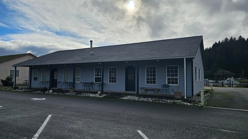 150 Coho Point Loop, Winchester Bay, OR à vendre - Photo de l’immeuble – Image 1 sur 27
