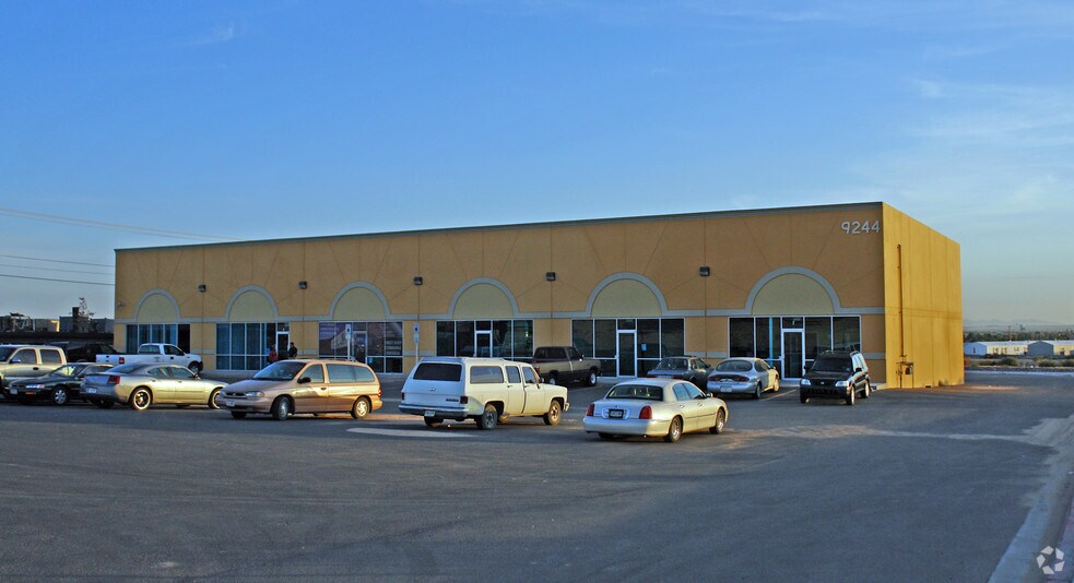 9244 Gateway Blvd E, El Paso, TX à louer - Photo principale – Image 1 sur 4