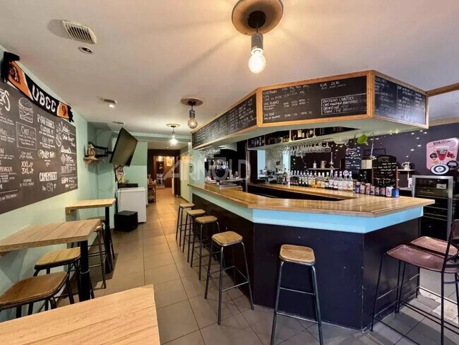 Plus de détails pour Local commercial à vendre