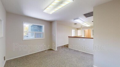 1300 West St, Redding, CA à louer Photo intérieure– Image 1 sur 12
