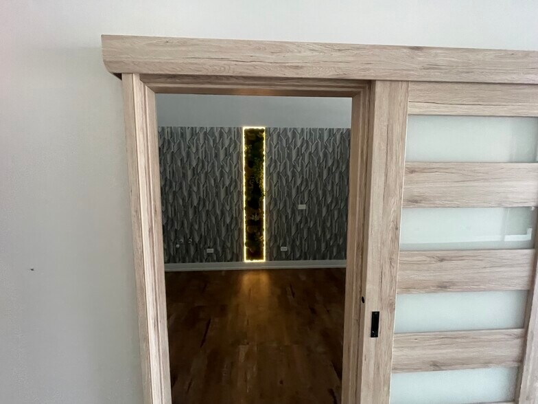 33 E Irving Park Rd, Roselle, IL à louer - Photo de l’immeuble – Image 3 sur 25