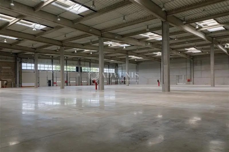 Industriel/Logistique dans Miribel à louer - Photo de l’immeuble – Image 3 sur 12