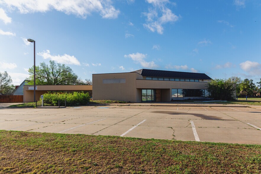 3200 E Memorial Rd, Edmond, OK à vendre - Photo de l’immeuble – Image 2 sur 32