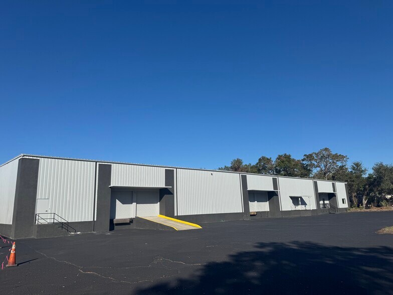 2250 10th St SE, Largo, FL à louer - Photo de l’immeuble – Image 2 sur 12