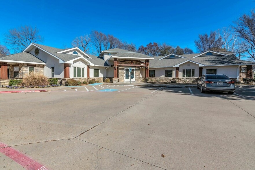1321 W Randol Mill Rd, Arlington, TX à louer - Photo principale – Image 1 sur 10