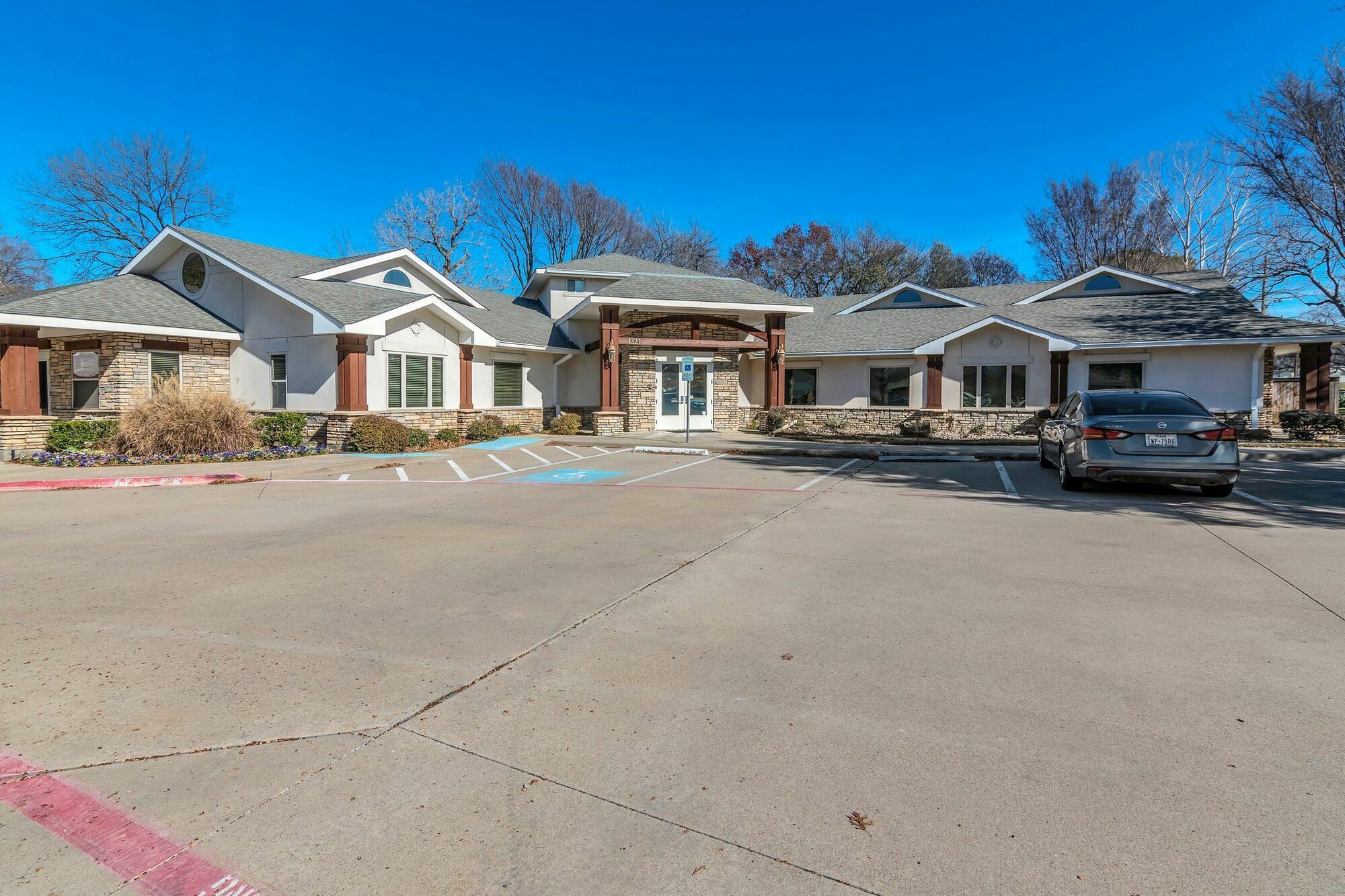 1321 W Randol Mill Rd, Arlington, TX à louer Photo principale– Image 1 sur 11