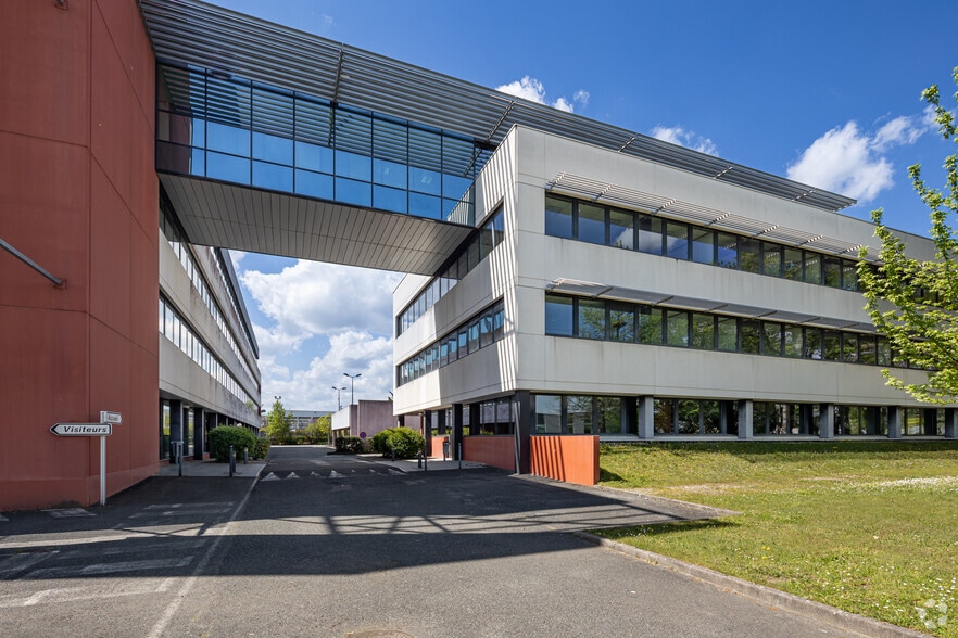 38 Allée Mégevie, Gradignan à louer - Photo de l’immeuble – Image 2 sur 38