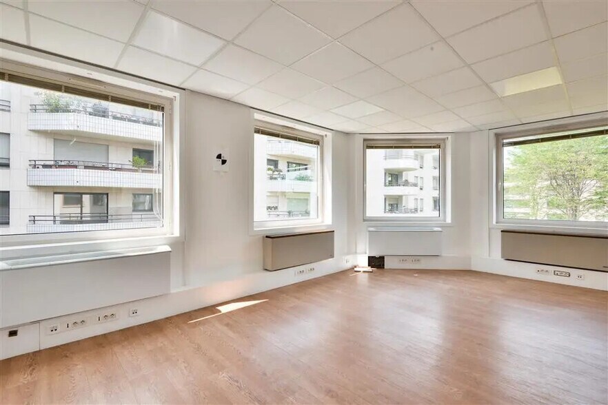 Bureau dans Suresnes à vendre - Photo de l’immeuble – Image 2 sur 8