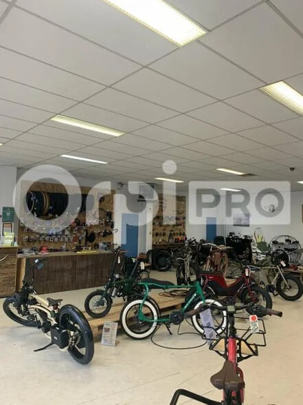 Local commercial dans Mérignac à louer - Photo de l’immeuble – Image 3 sur 5