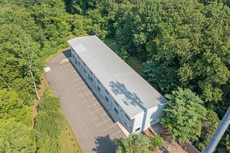 106 Willenbrock Road portefeuille de 2 biens à vendre sur LoopNet.fr - Photo de l’immeuble – Image 3 sur 8